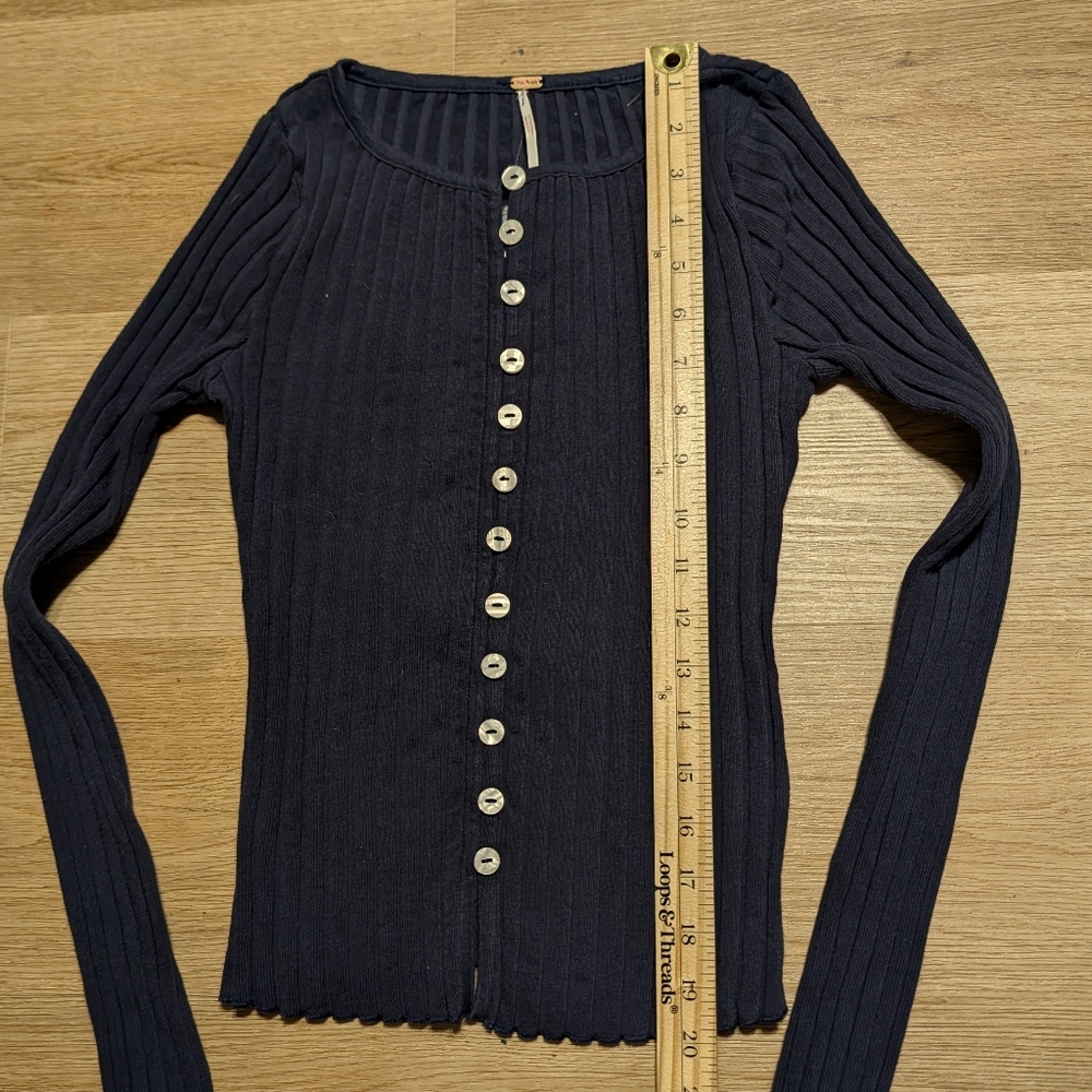 Free People NWOT Tilly Rib Long Sleeve Button Up Top in Navy sz SML & XS - Picture 4 of 14